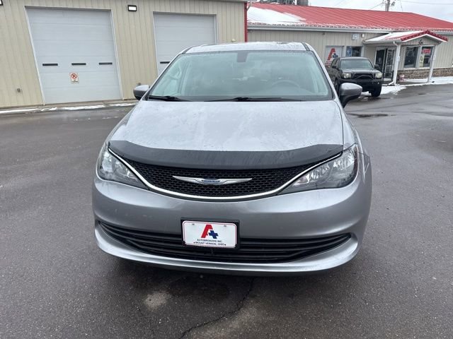Used 2017 Chrysler Pacifica Touring image 8