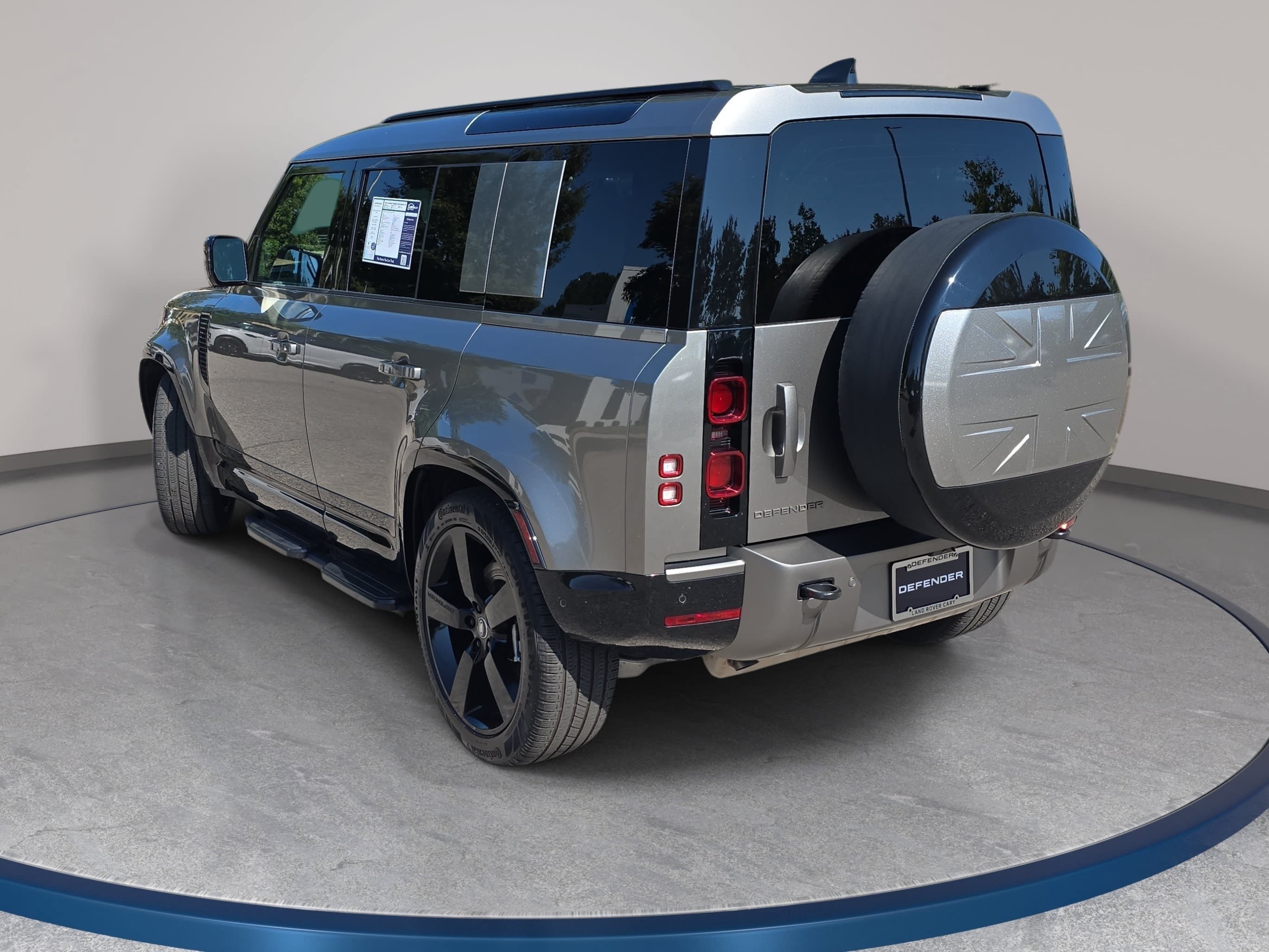 Certified 2025 Land Rover Defender 110 X-Dynamic SE AWD/4WD image 7
