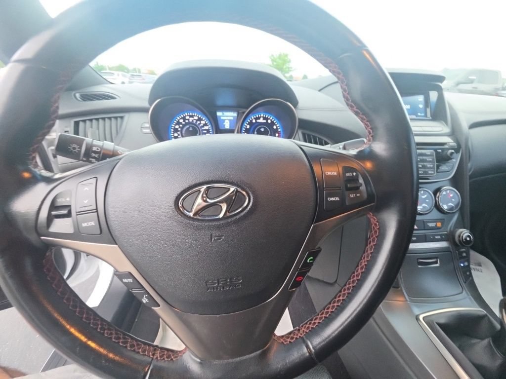 Used 2016 Hyundai Genesis Coupe 3.8 RWD image 16