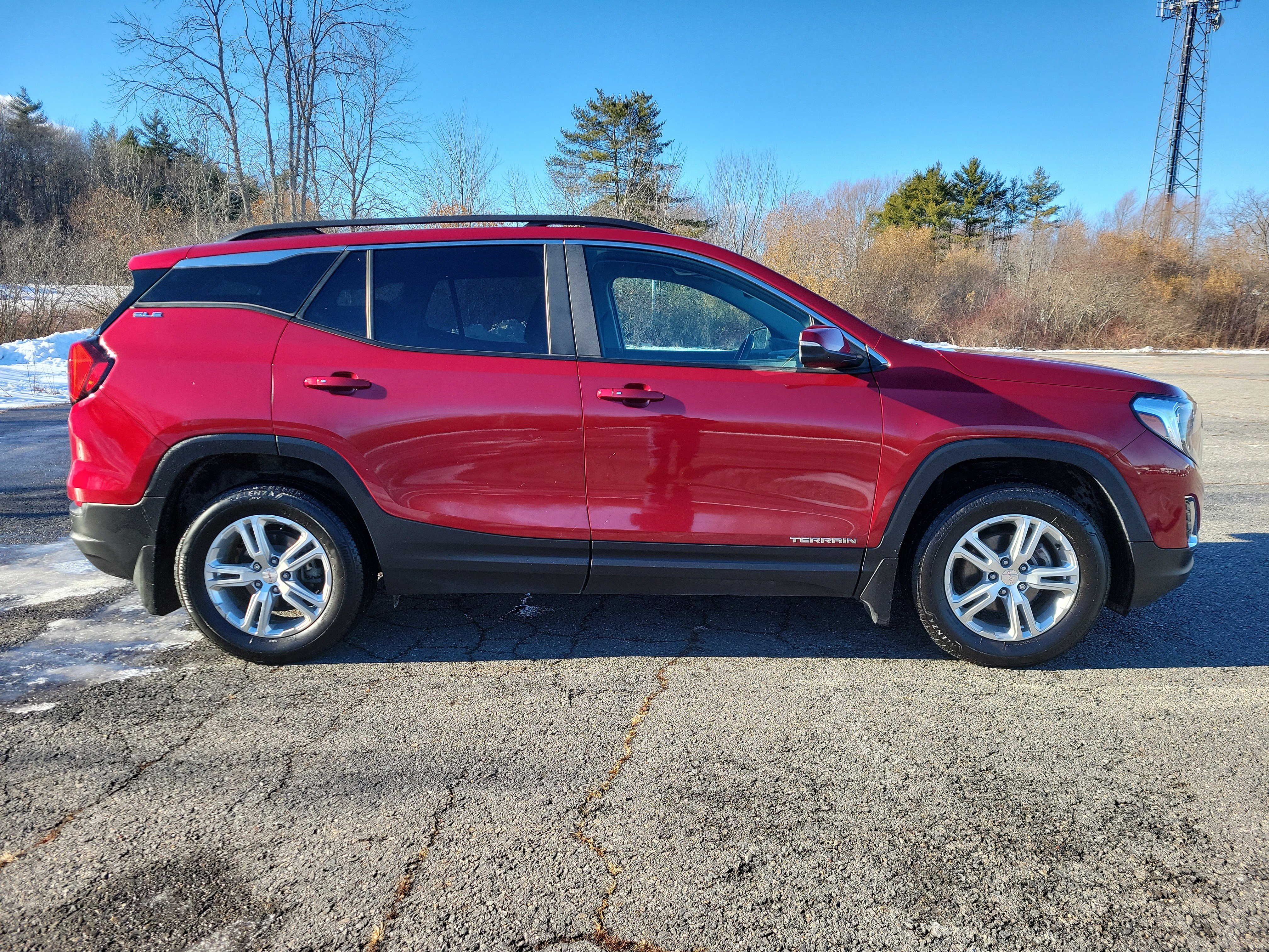 Used 2021 GMC Terrain SLE w/ Driver Convenience Package image 4