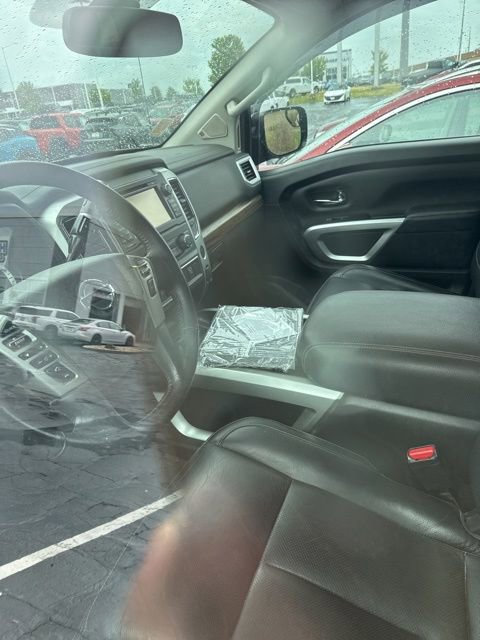 Used 2018 Nissan Titan SL AWD/4WD image 4
