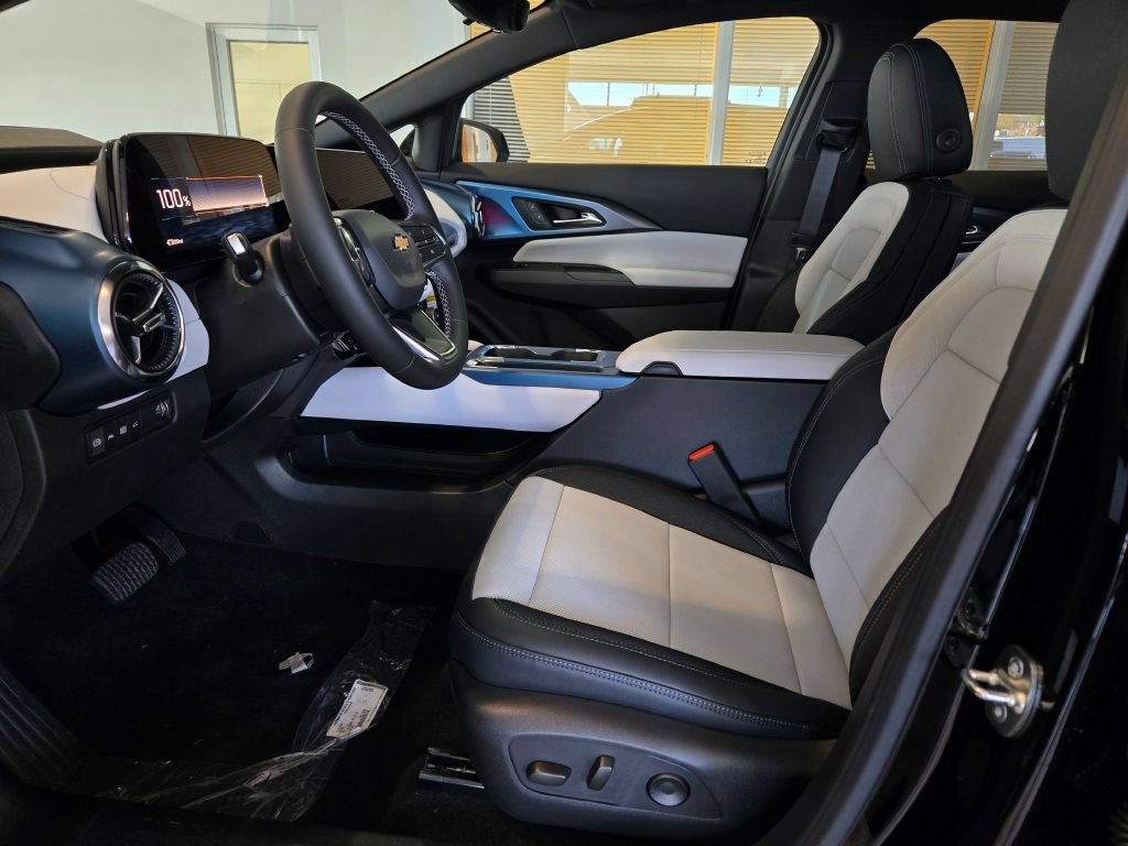 New 2026 Chevrolet Equinox EV LT w/ Convenience Package II FWD image 21