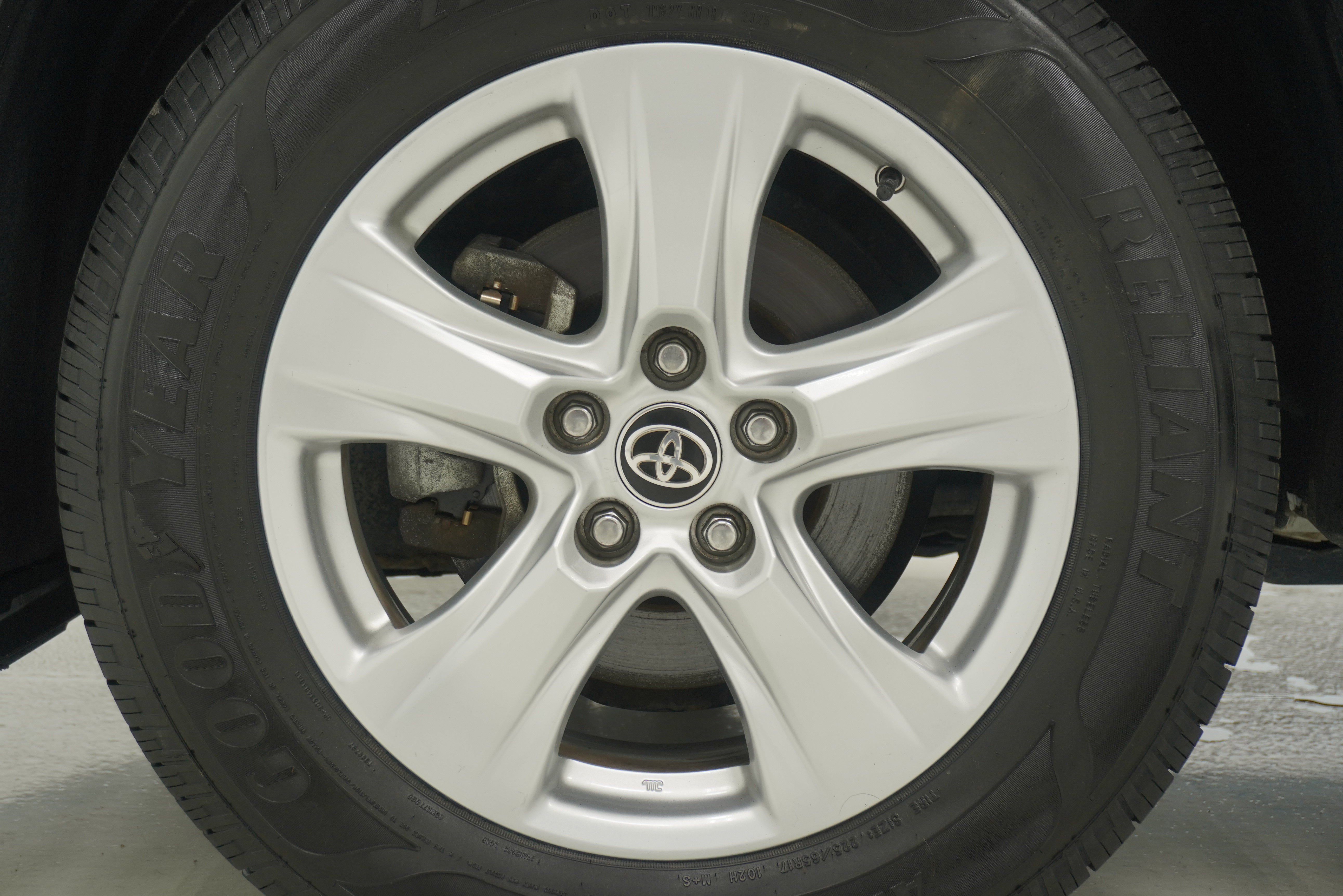 Used 2021 Toyota RAV4 XLE AWD/4WD image 22