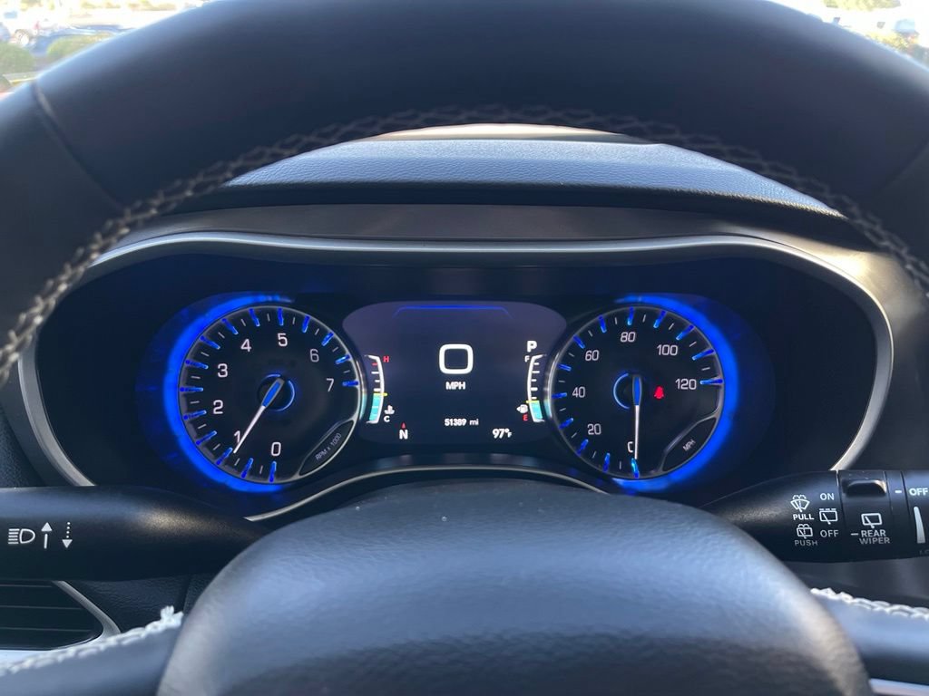 Used 2025 Chrysler Pacifica Select FWD image 29