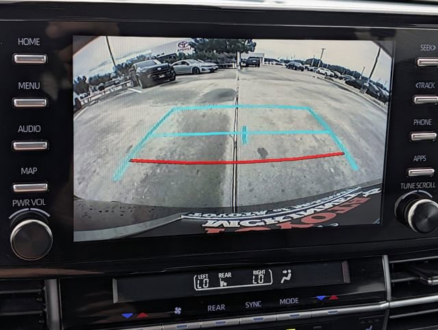 Used 2023 Toyota Sienna XSE AWD/4WD image 18