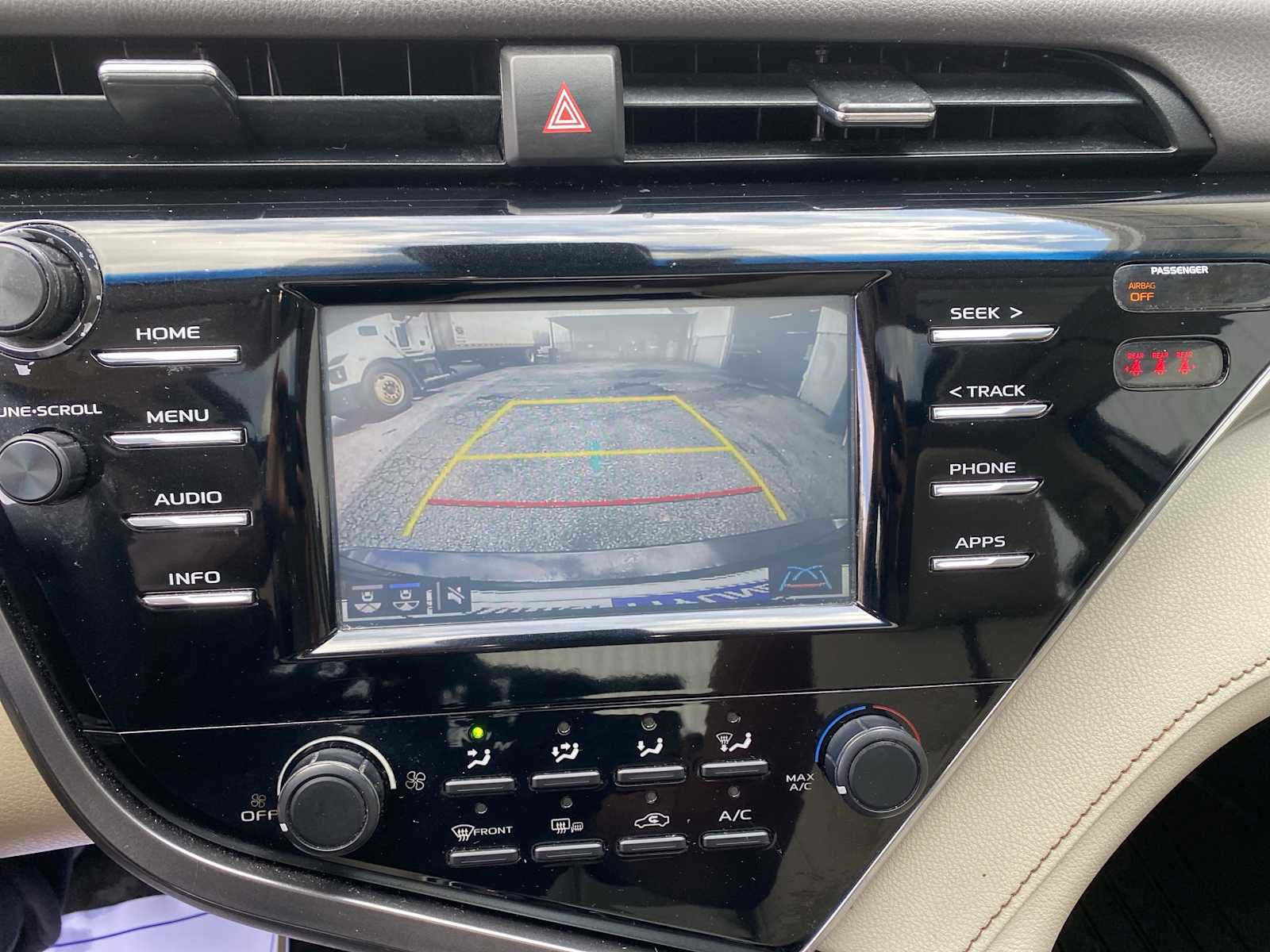 Used 2018 Toyota Camry LE w/ Moonroof Package image 17