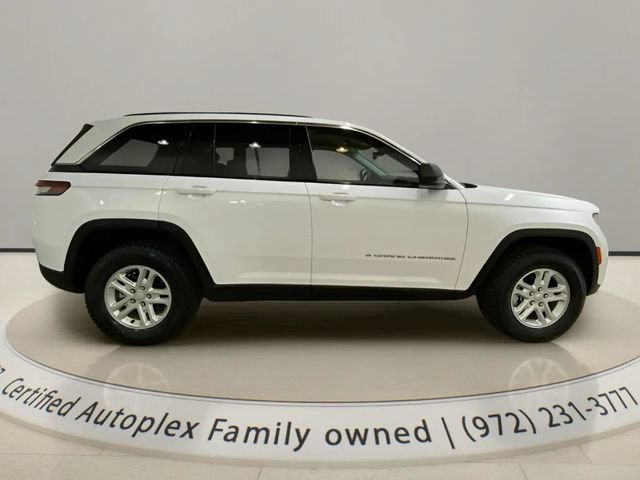Used 2024 Jeep Grand Cherokee Laredo RWD image 6