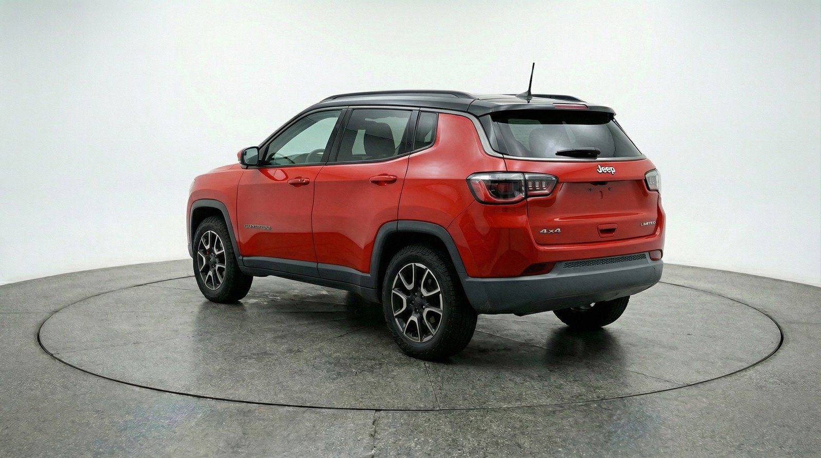 Used 2025 Jeep Compass Trailhawk AWD/4WD image 6