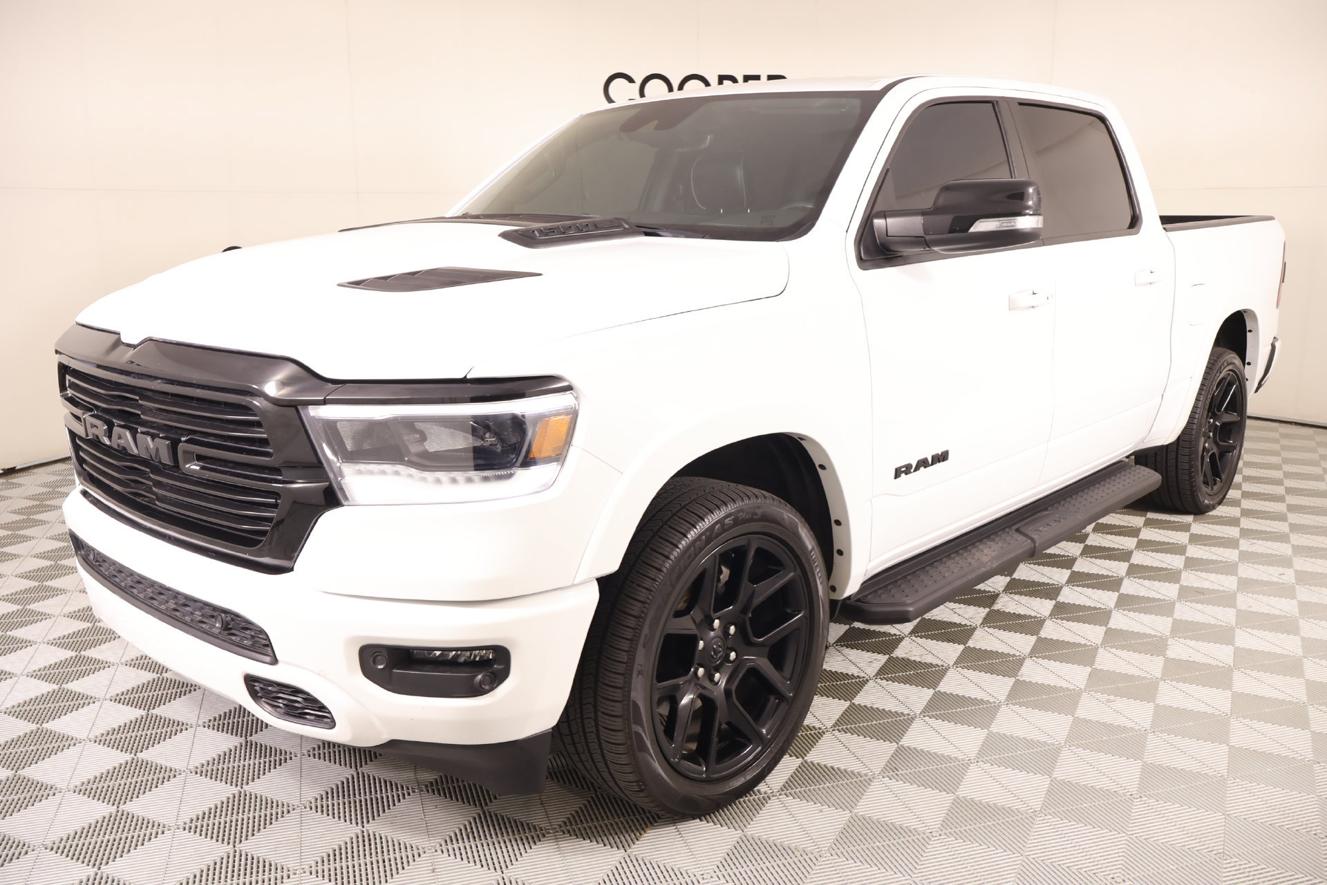 Used 2022 RAM 1500 Laramie AWD/4WD image 11