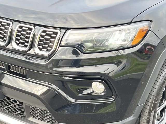 Used 2025 Jeep Compass Limited image 10