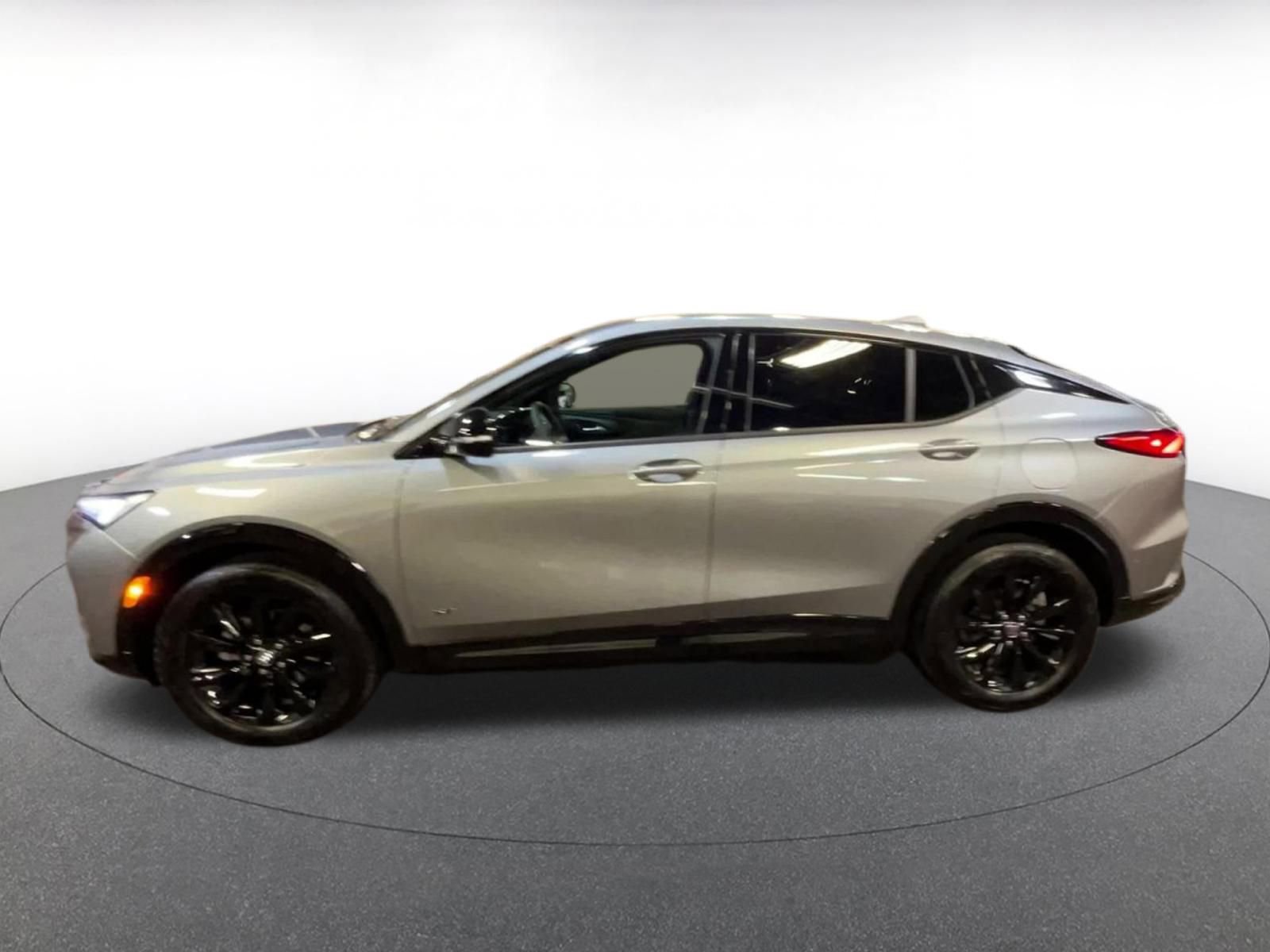 Used 2025 Buick Envista Sport Touring image 9