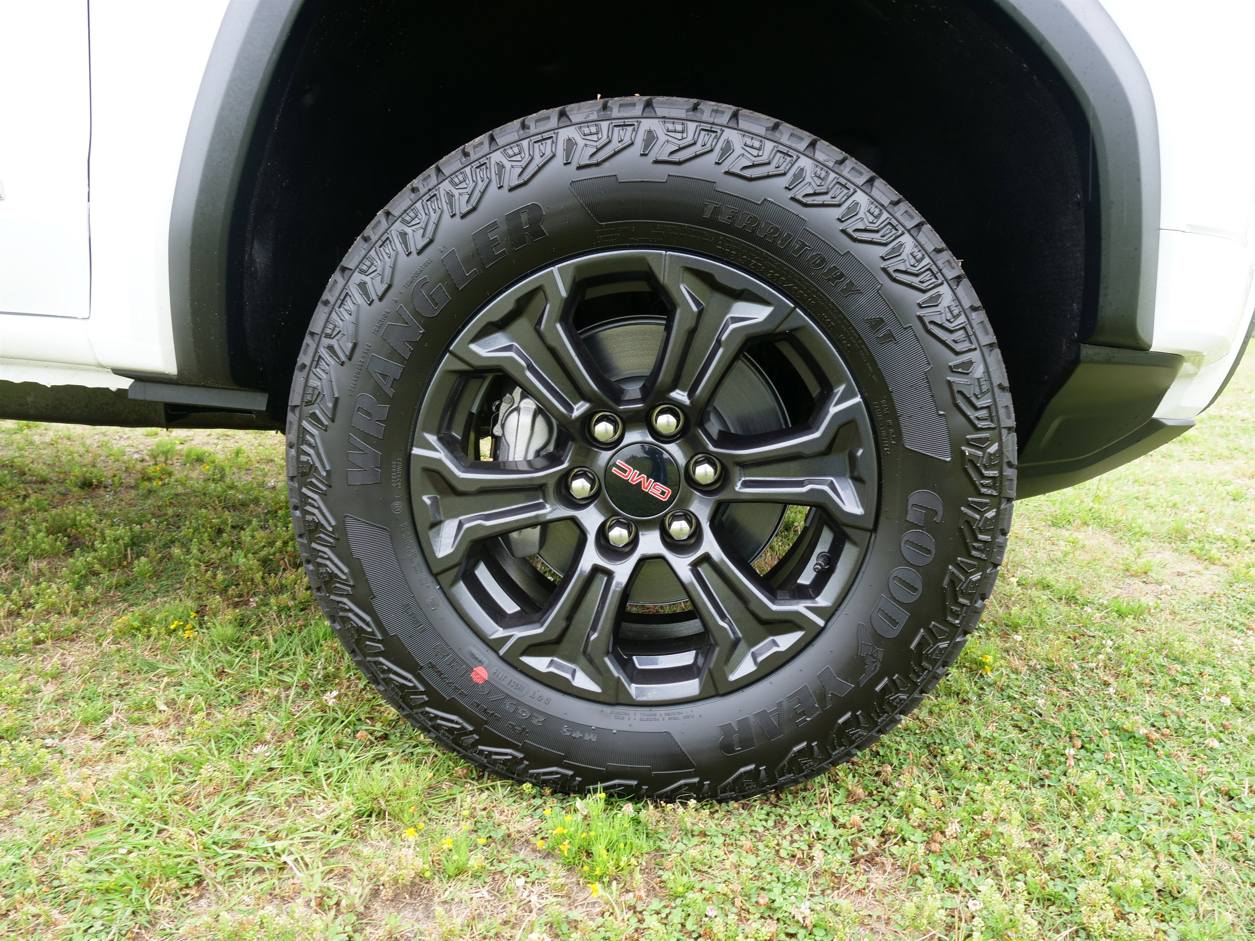 New 2025 GMC Canyon Elevation w/ Convenience Package image 11