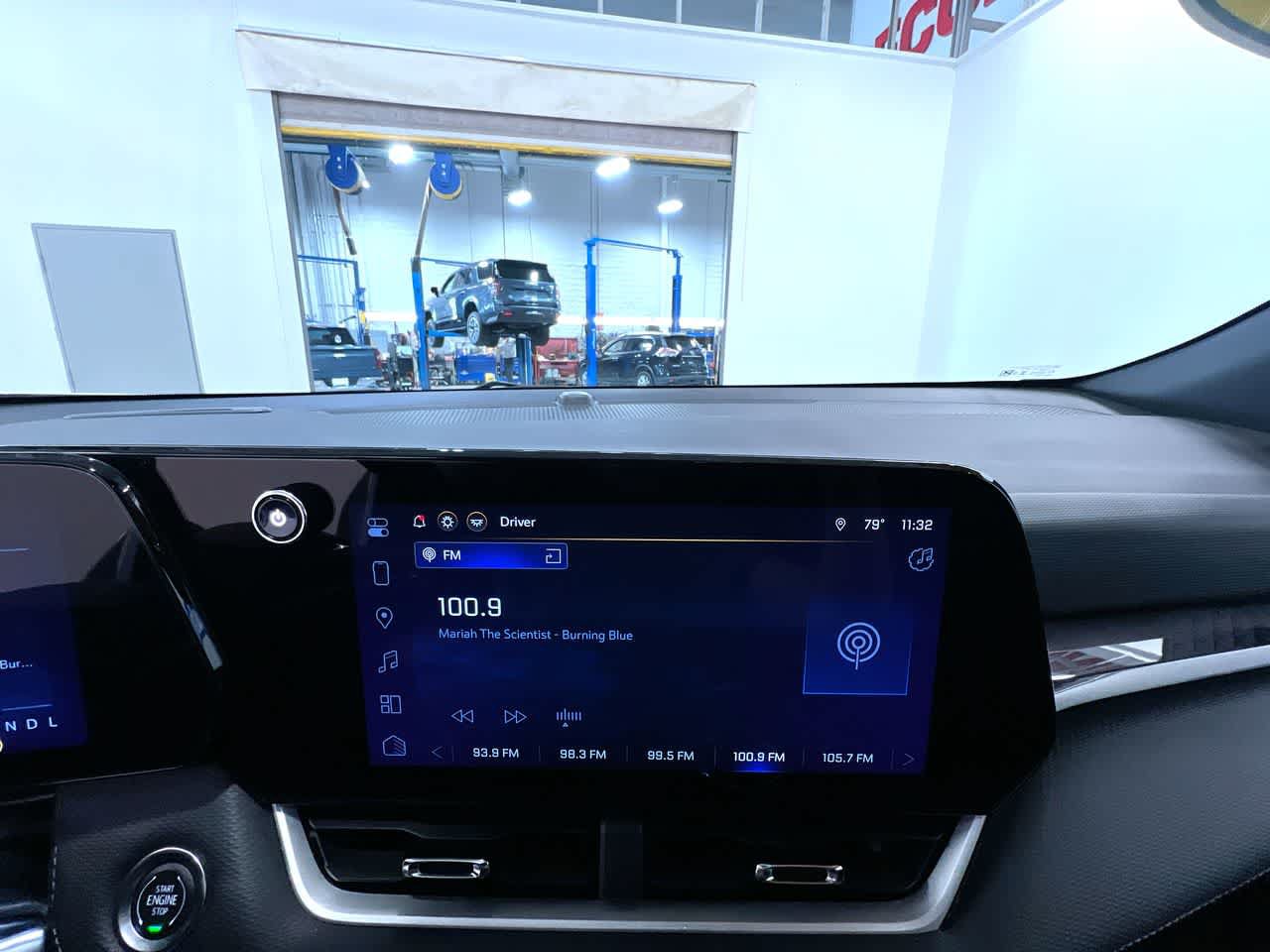 Used 2025 Chevrolet Equinox LT w/ Safety and Technology Package AWD/4WD image 25