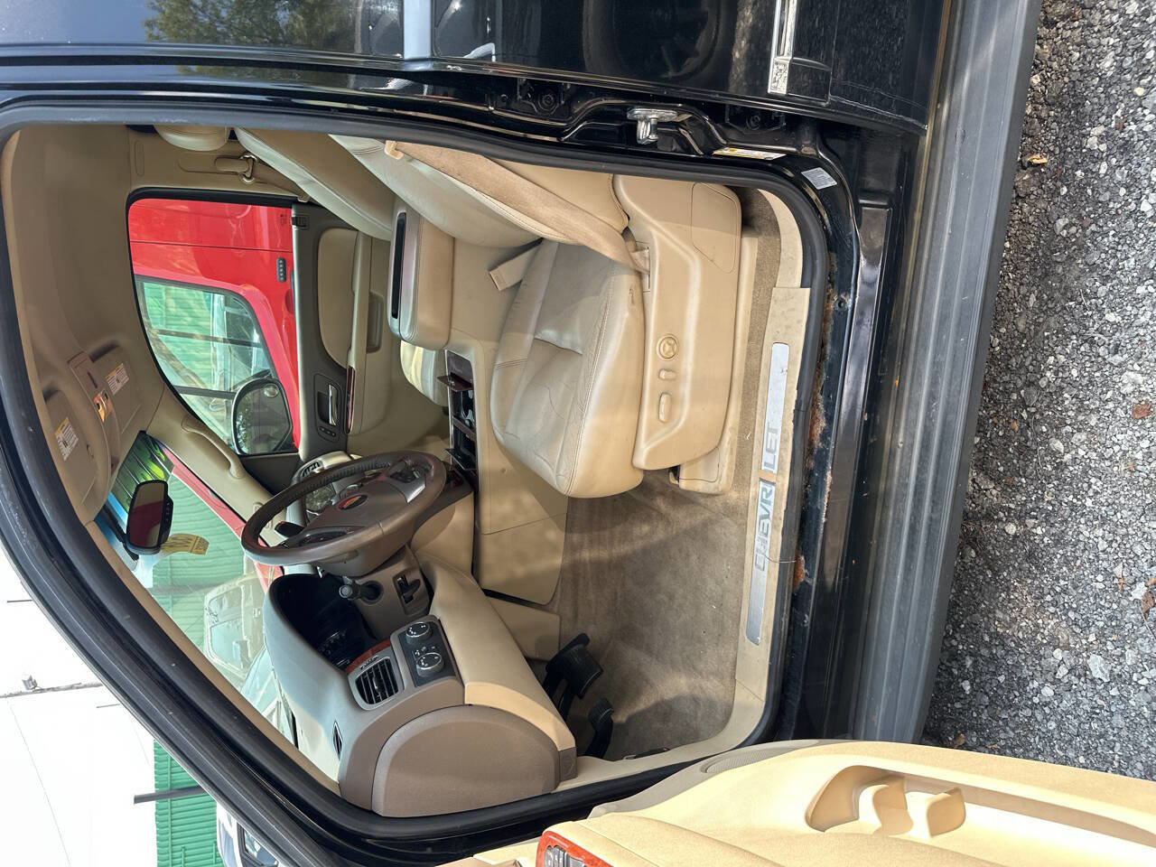 Used 2011 Chevrolet Tahoe LTZ AWD/4WD image 3