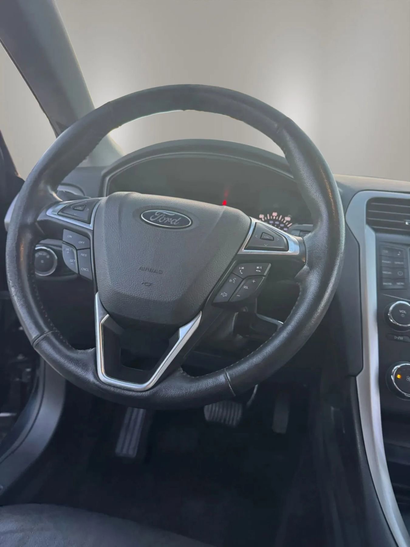 Used 2015 Ford Fusion SE w/ Equipment Group 202A image 19