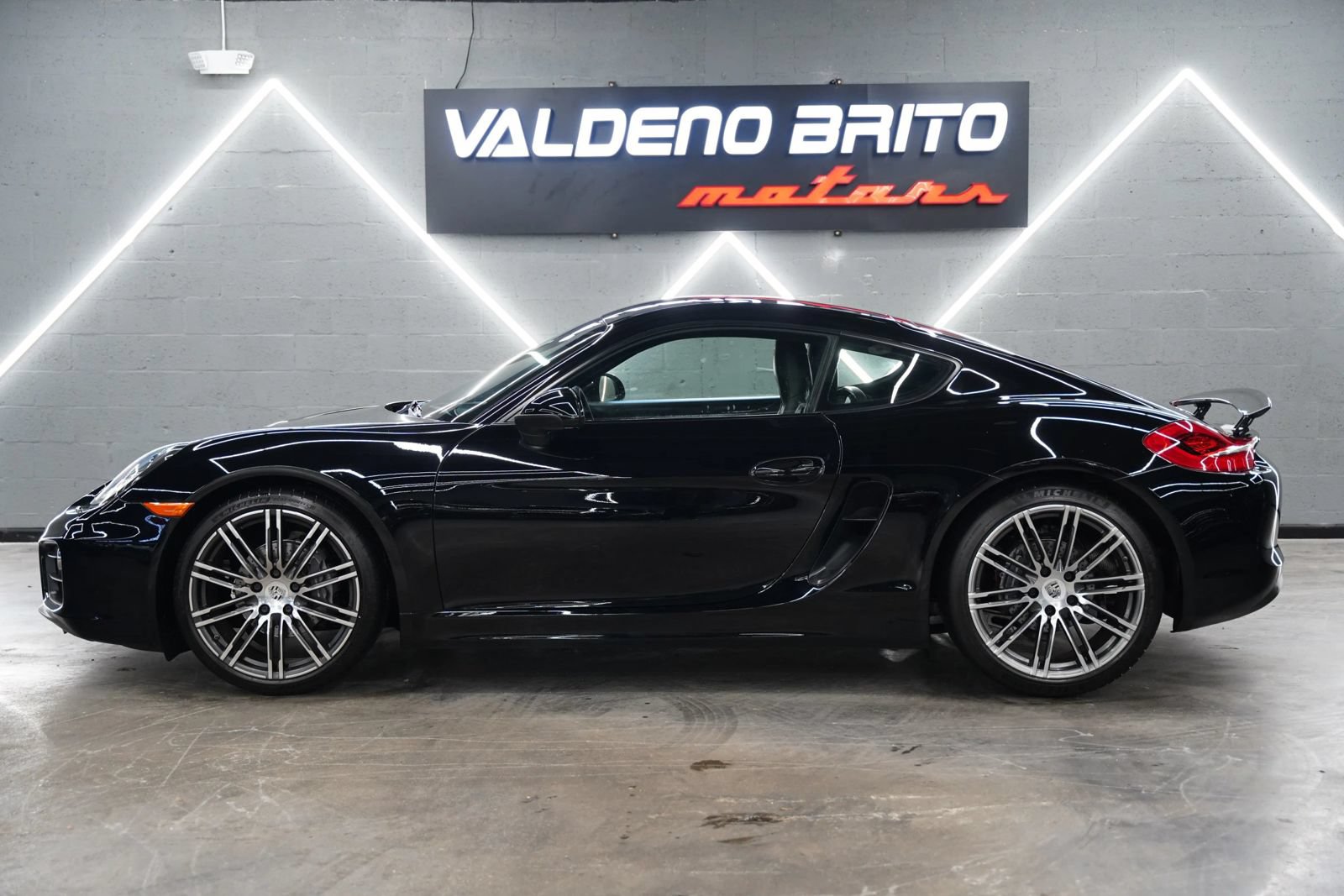 Used 2016 Porsche Cayman RWD image 12
