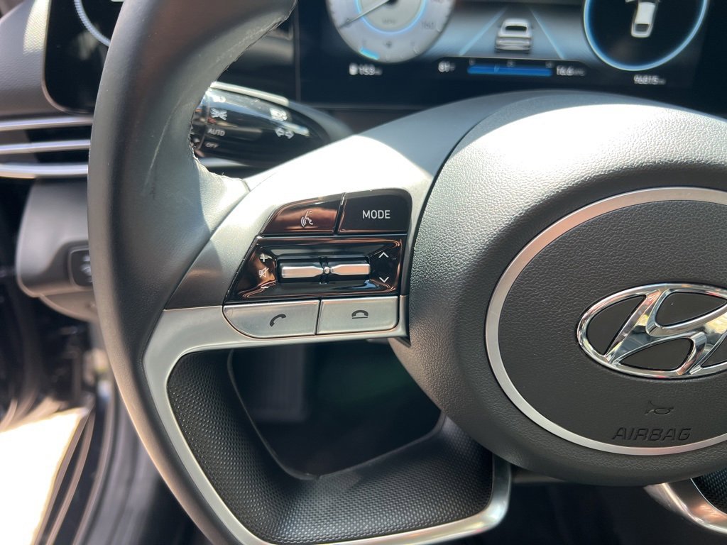 Used 2022 Hyundai Elantra Limited image 14