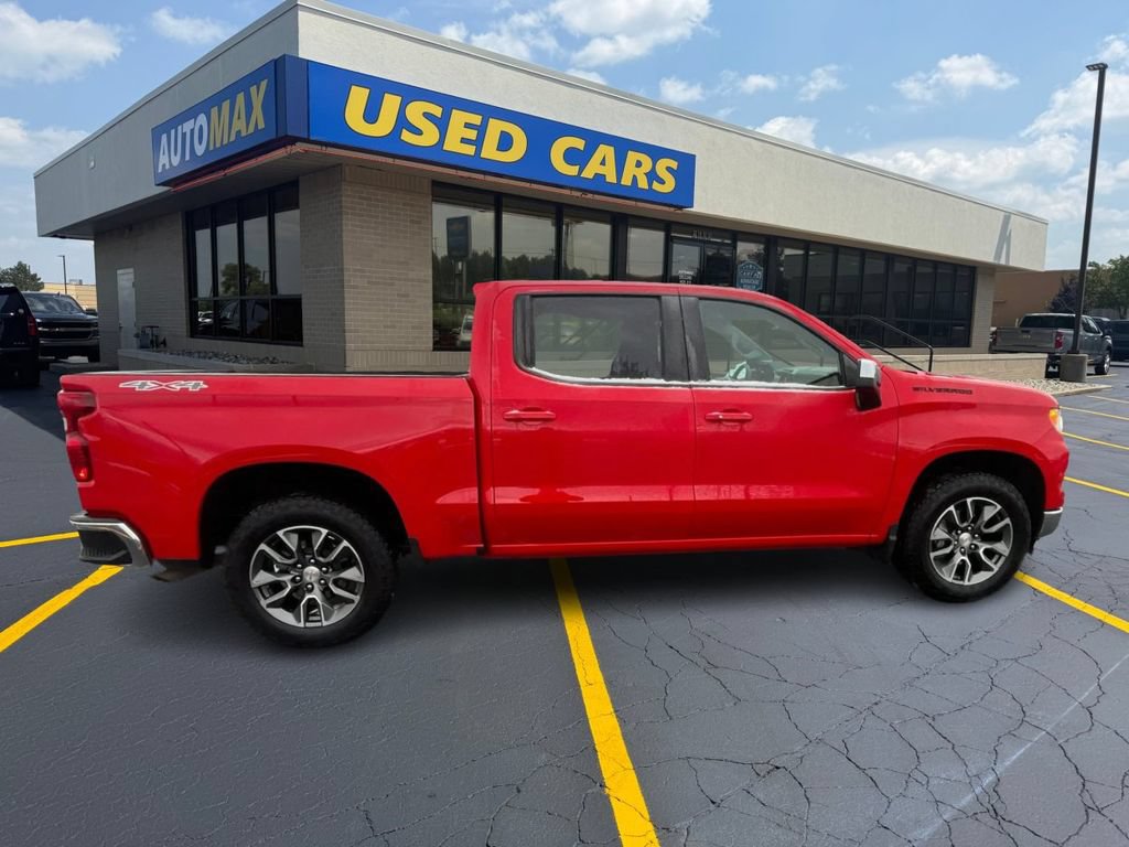 Used 2025 Chevrolet Silverado 1500 LT AWD/4WD image 2