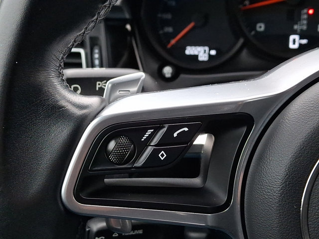 Used 2021 Porsche Macan image 23