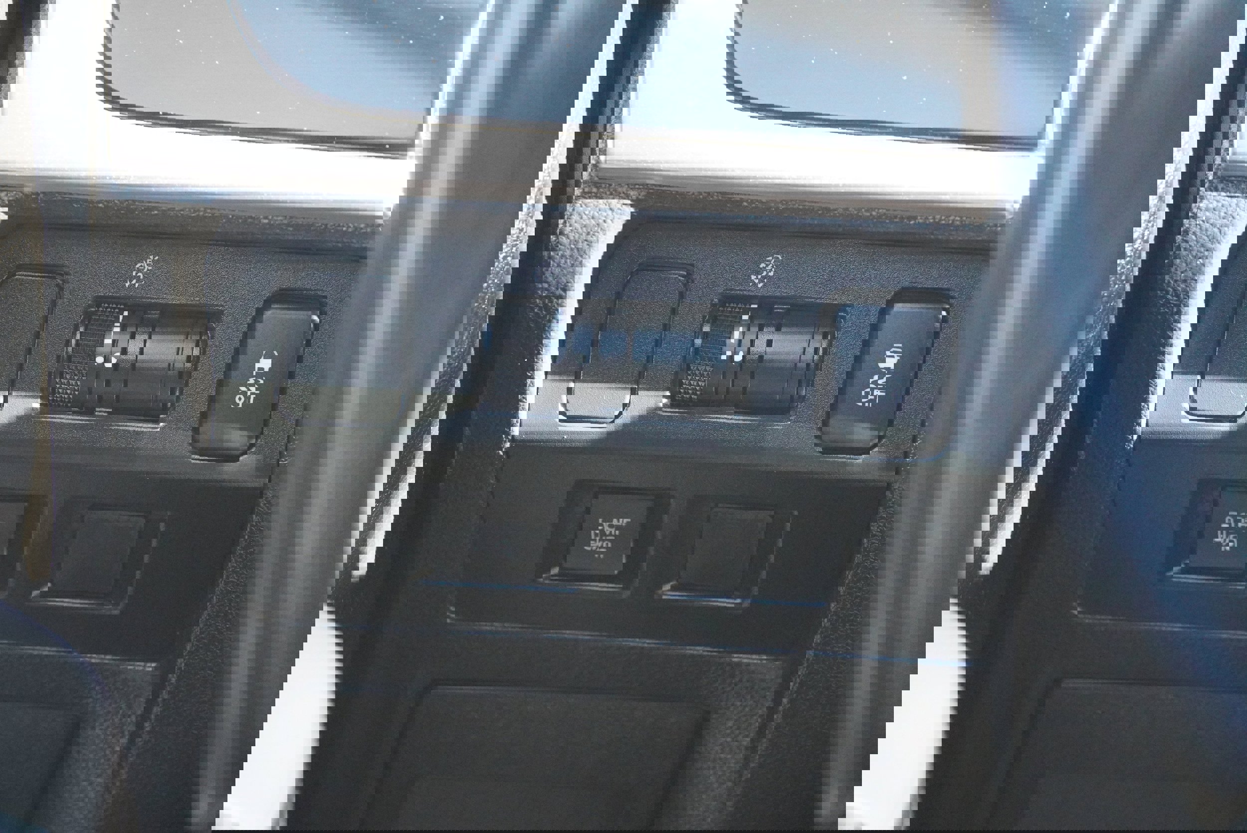 Used 2016 Subaru Crosstrek 2.0i Limited w/ Popular Package #2 image 37