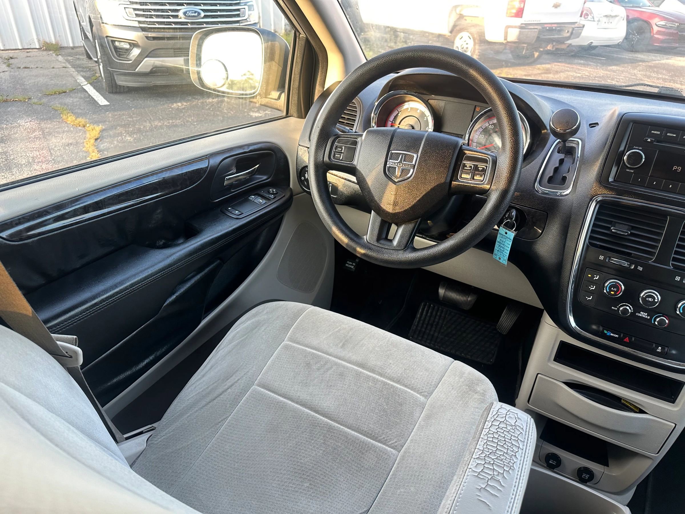 Used 2012 Dodge Grand Caravan SE image 17