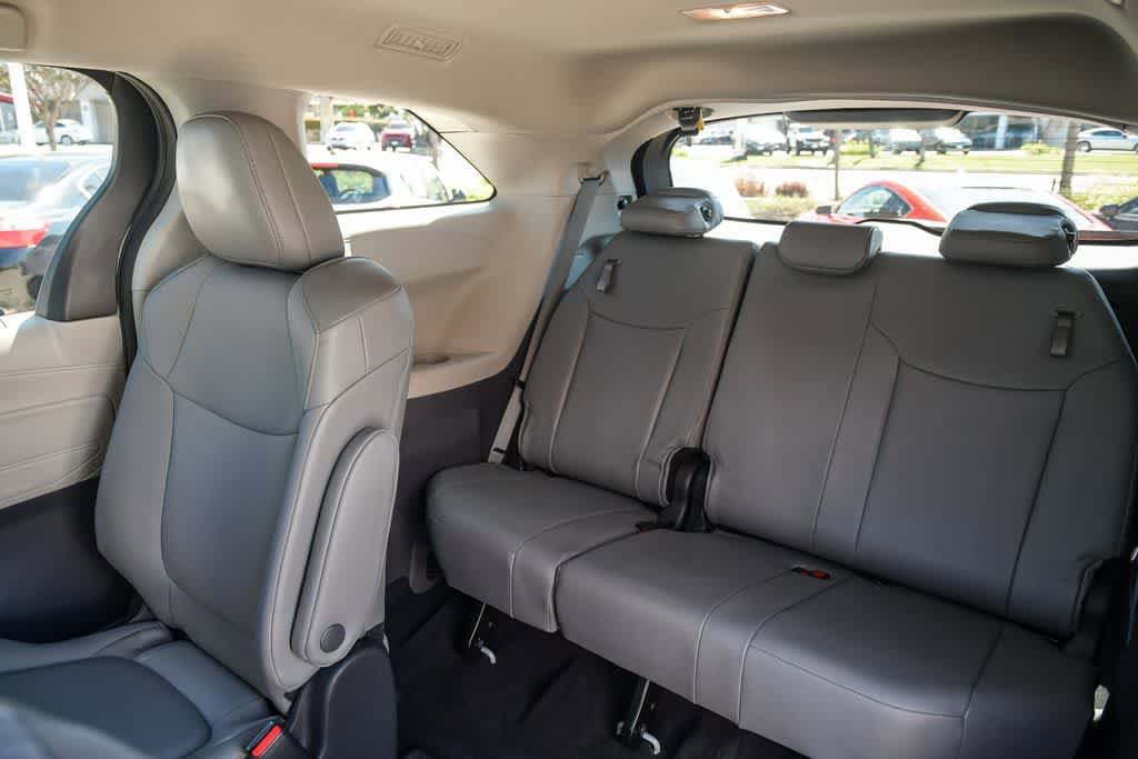 Used 2023 Toyota Sienna XLE FWD image 19