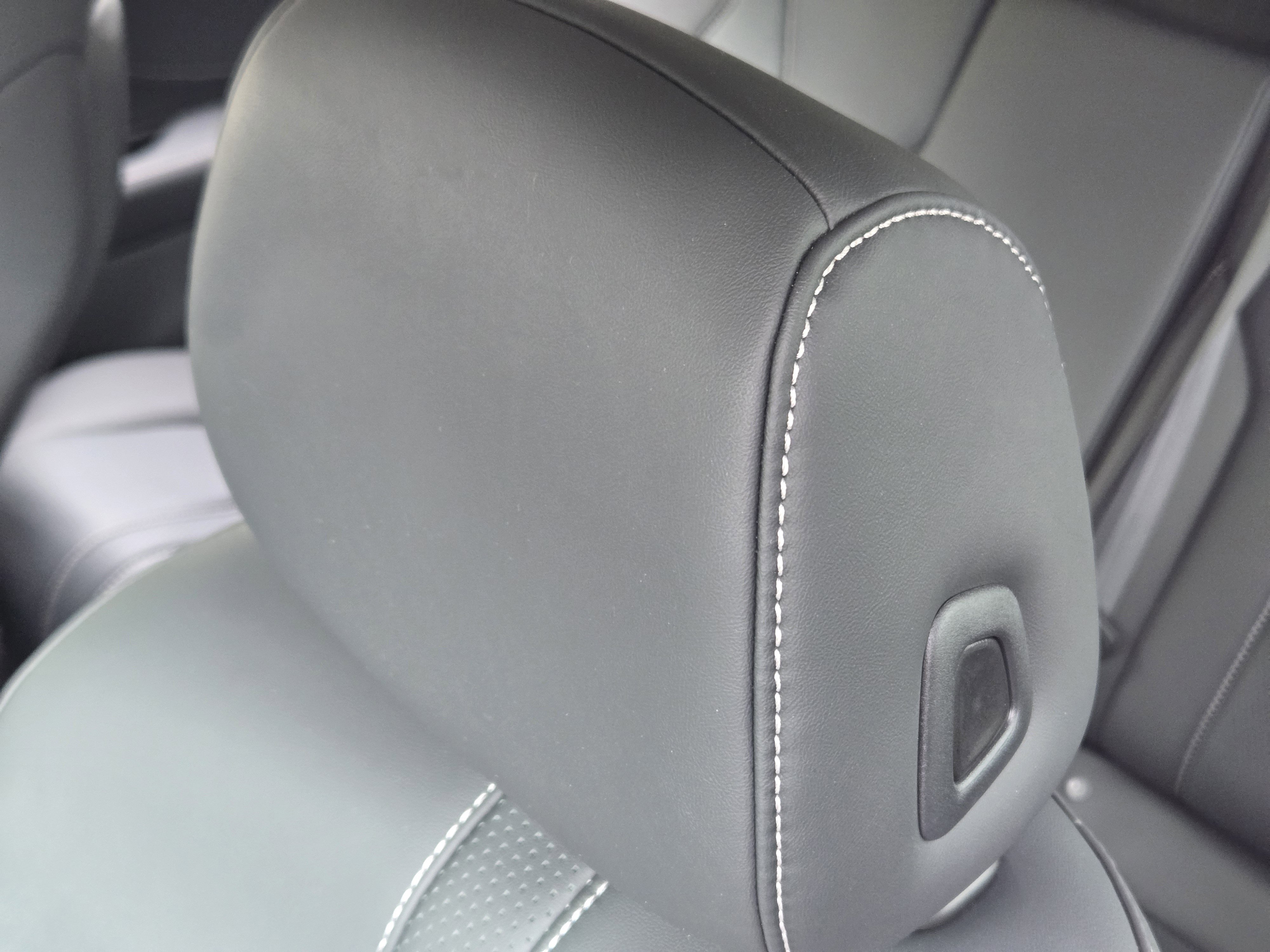 Certified 2025 Acura RDX w/ Technology Package image 15