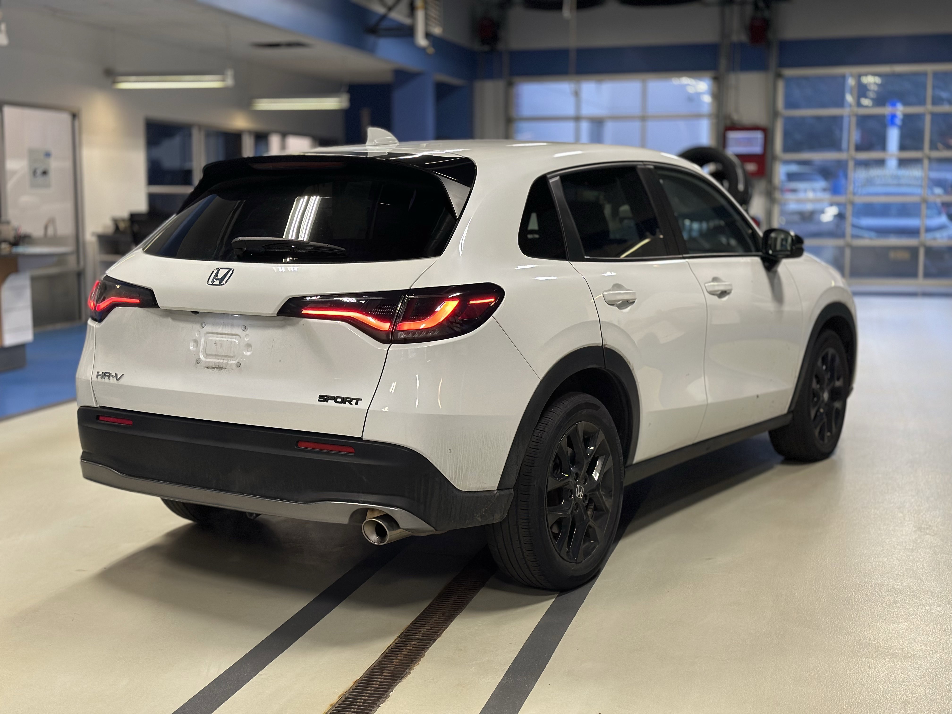 Used 2023 Honda HR-V Sport image 5