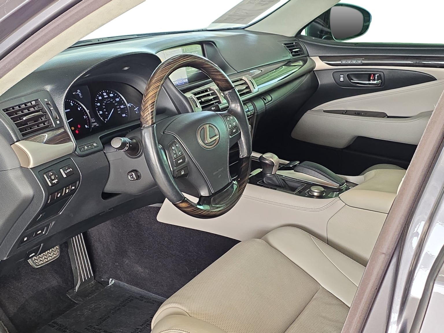 Used 2014 Lexus LS 460 w/ Comfort Package RWD image 13