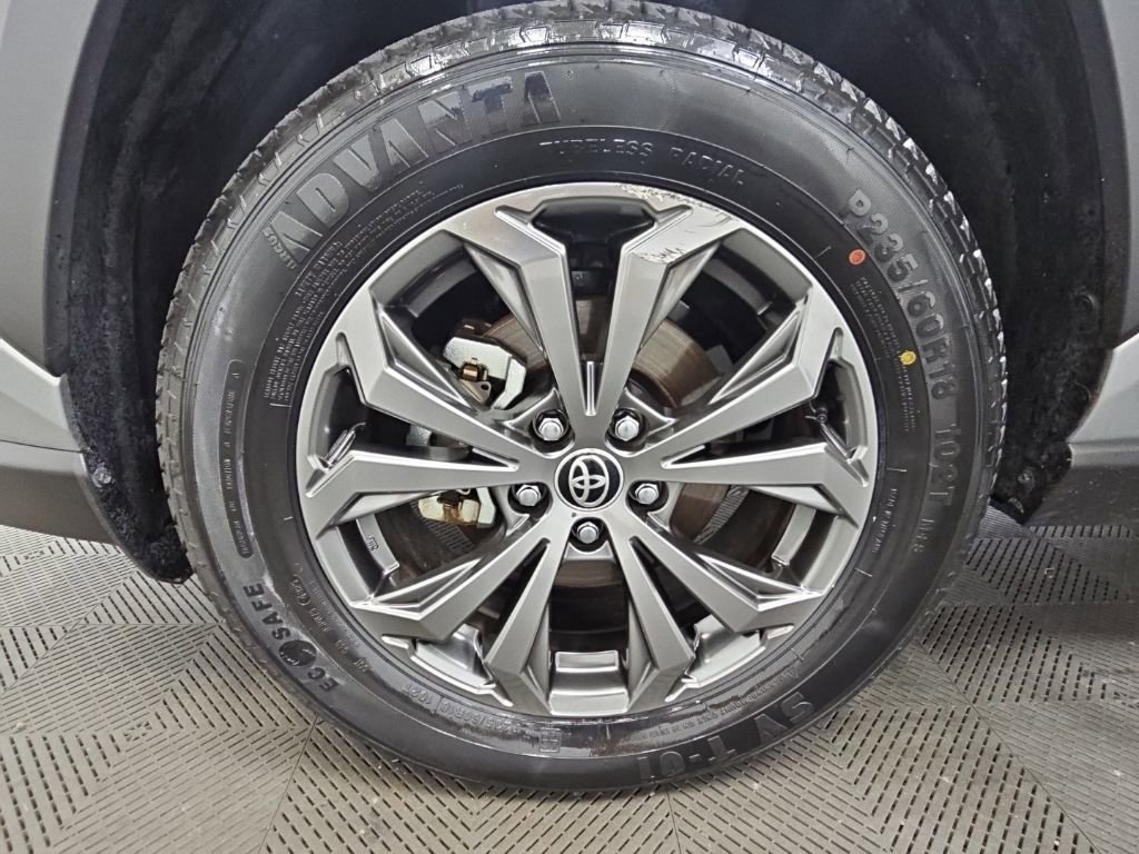 Used 2025 Toyota RAV4 XLE Premium AWD/4WD image 47