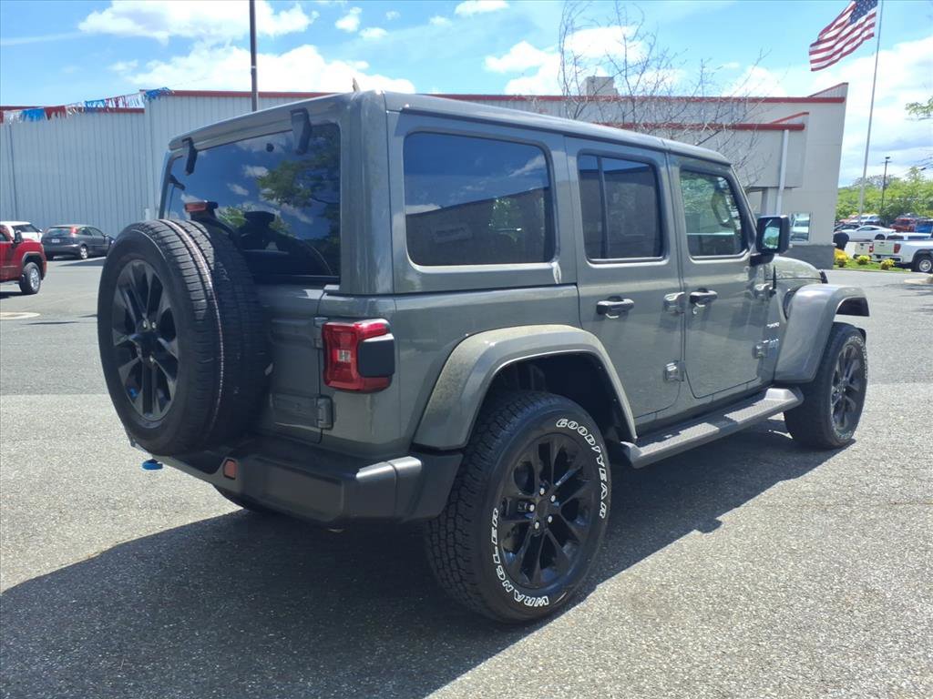 Used 2023 Jeep Wrangler Sahara w/ Cold Weather Group AWD/4WD image 4