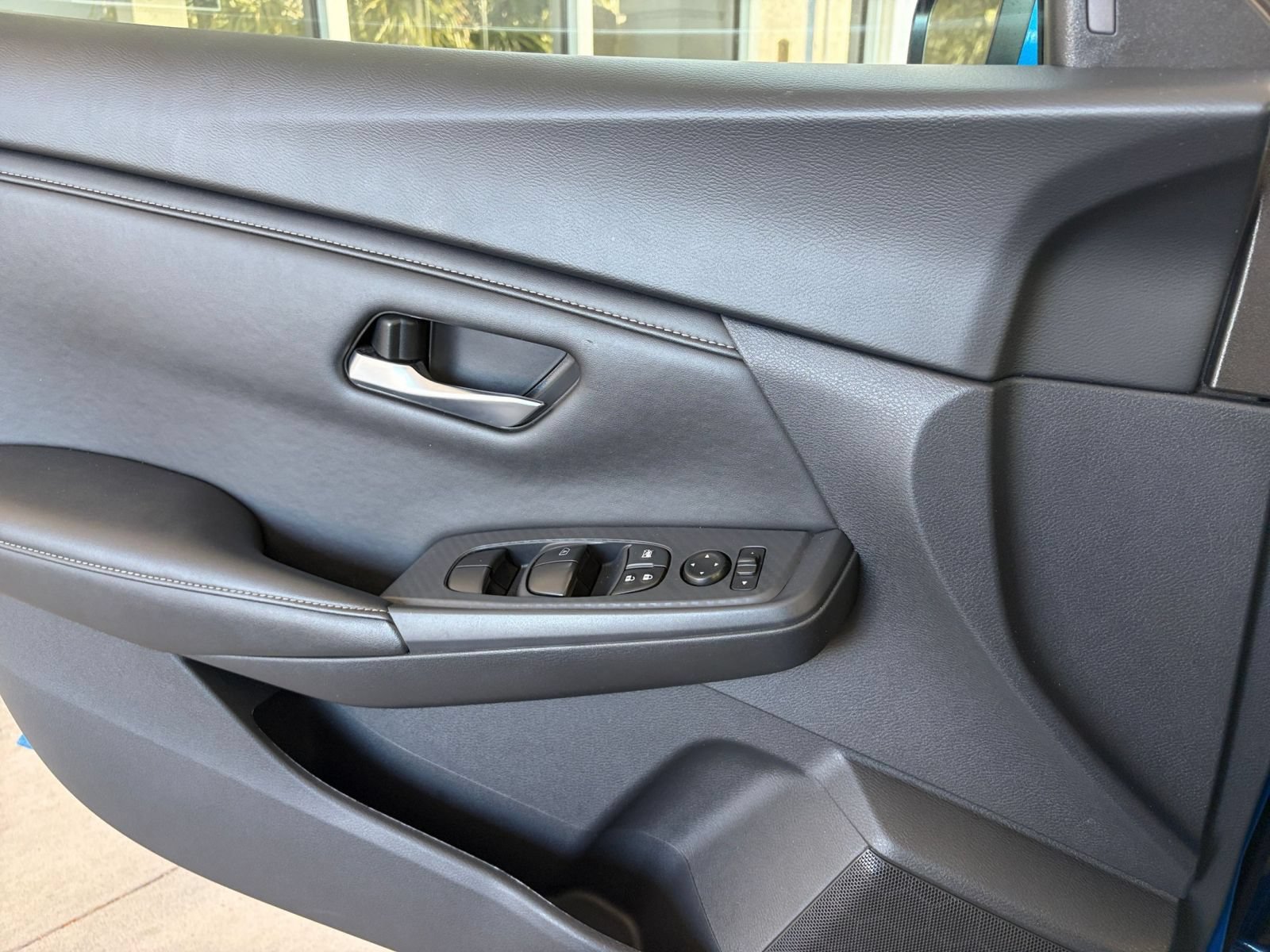 Used 2025 Nissan Sentra SV FWD image 18