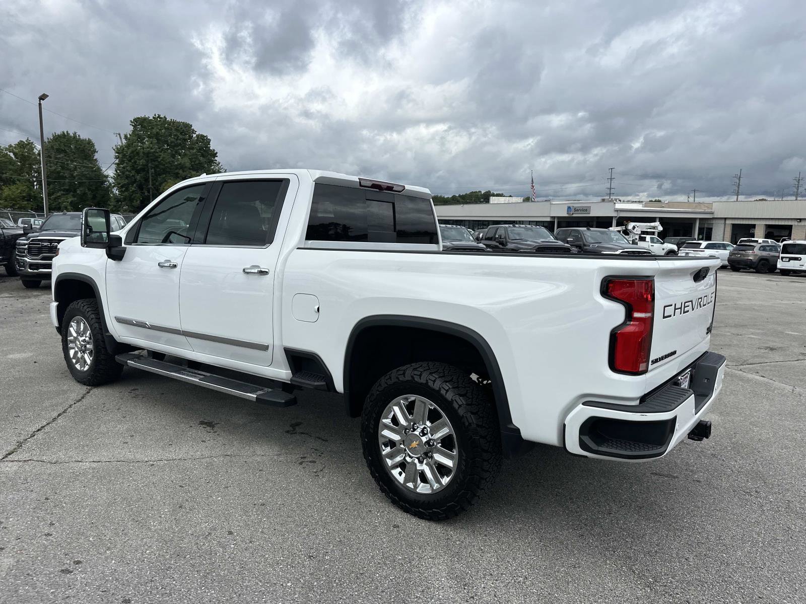 Certified 2024 Chevrolet Silverado 2500 High Country w/ LPO, Dark Essentials Package image 6