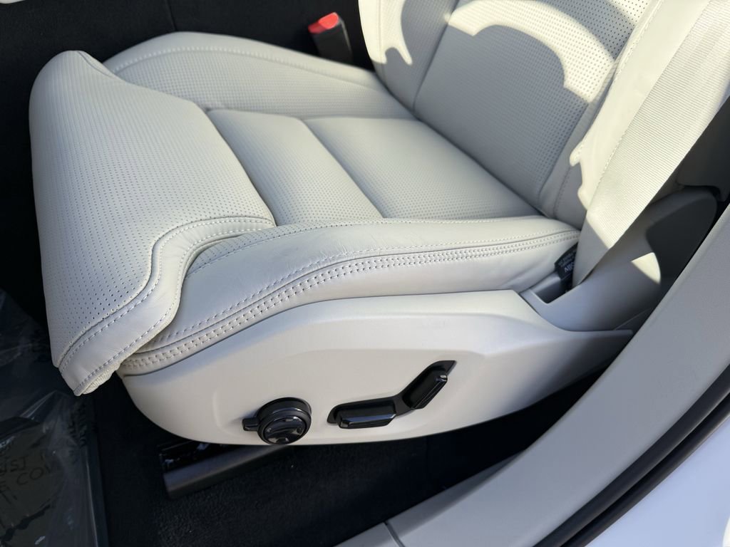 New 2026 Volvo XC90 B6 Ultra image 14