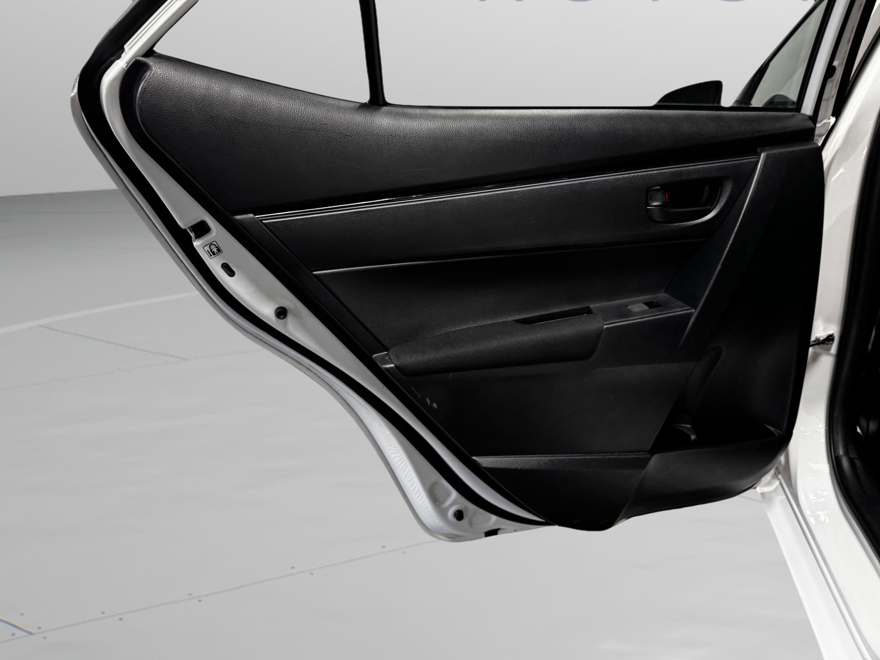 Used 2019 Toyota Corolla L image 26