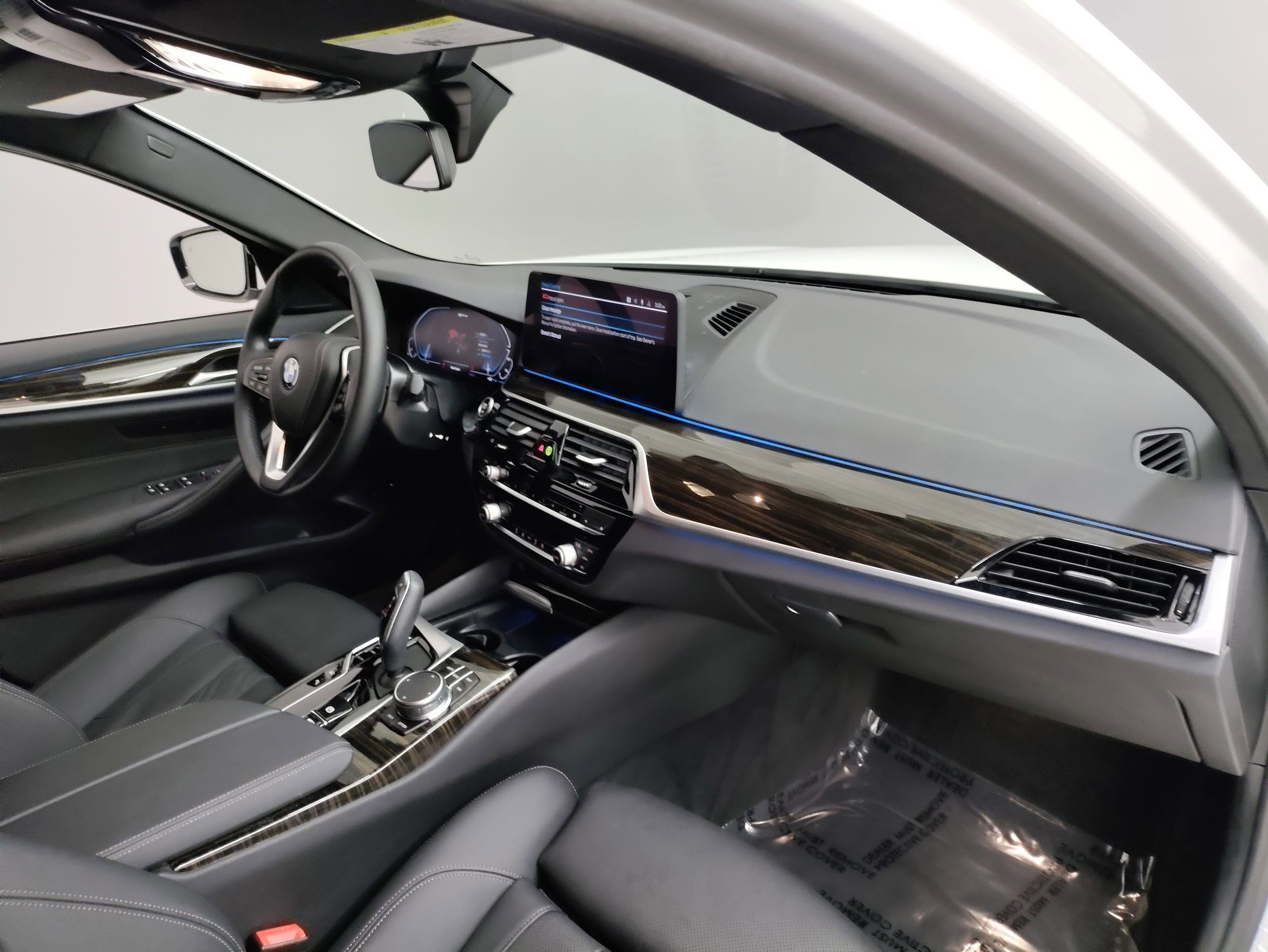 Certified 2023 BMW 530e image 31