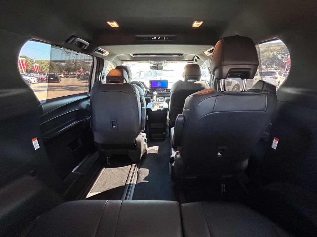 Used 2026 Toyota Sienna Limited AWD/4WD image 16