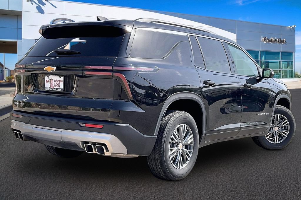 Used 2025 Chevrolet Traverse LT FWD image 2