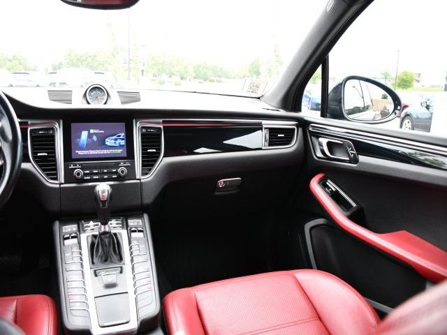 Used 2017 Porsche Macan GTS AWD/4WD image 21