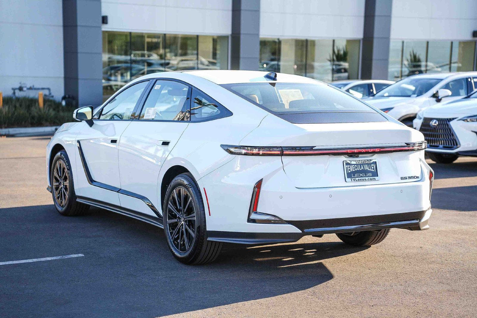 New 2026 Lexus ES 350e w/ Convenience Package FWD image 9
