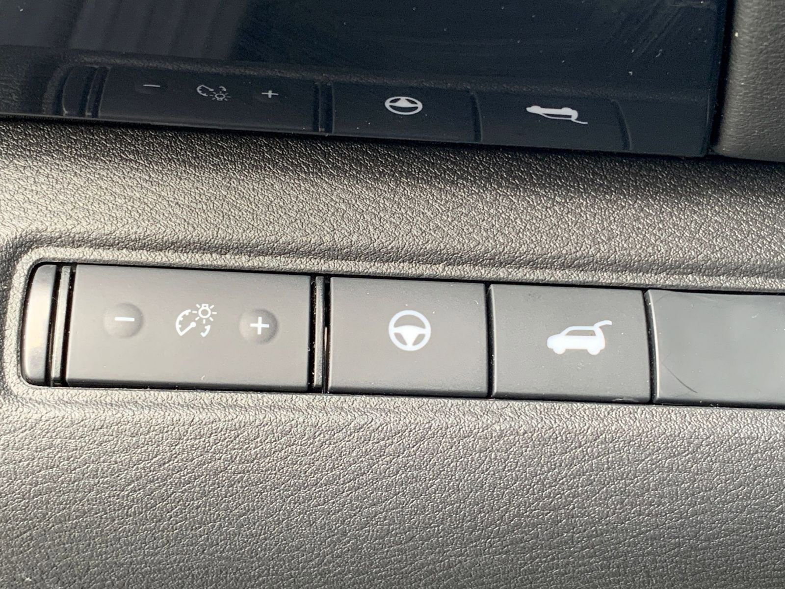 Used 2025 Nissan Pathfinder SV image 23