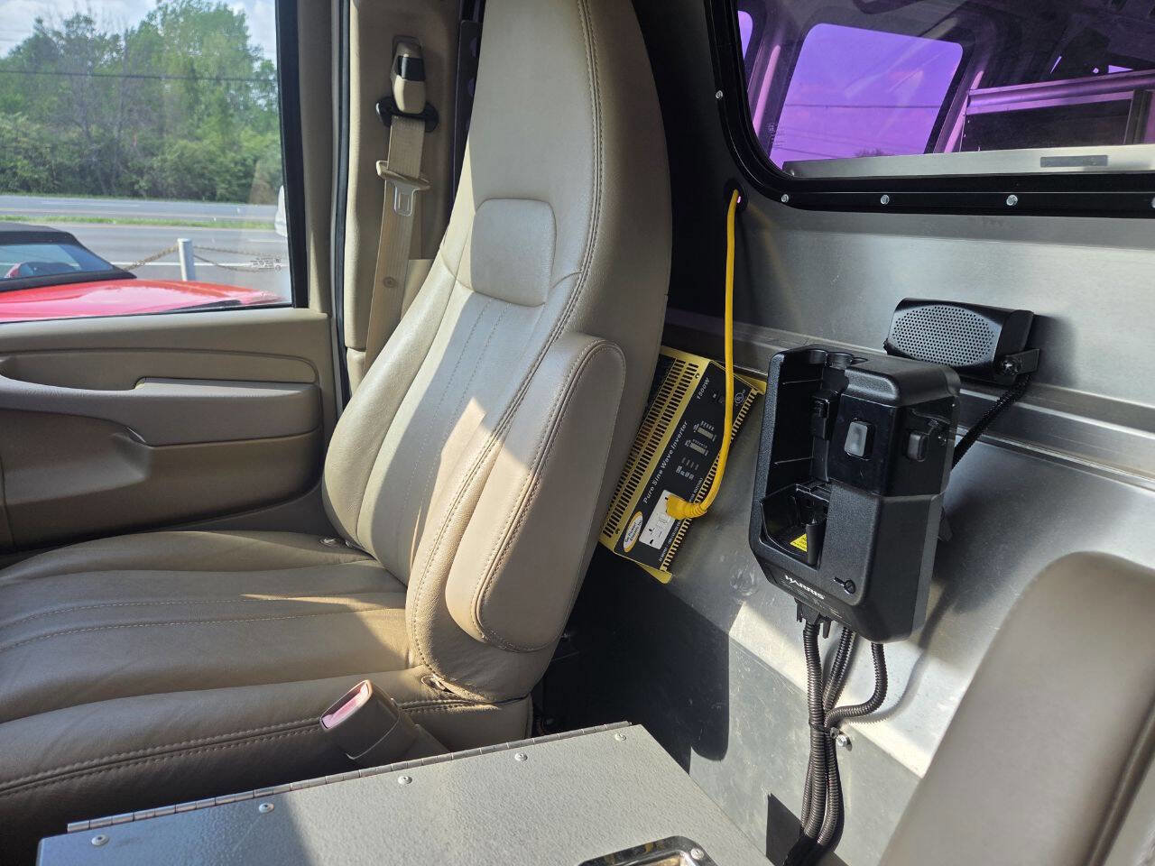 Used 2012 Chevrolet Express 3500 RWD image 17