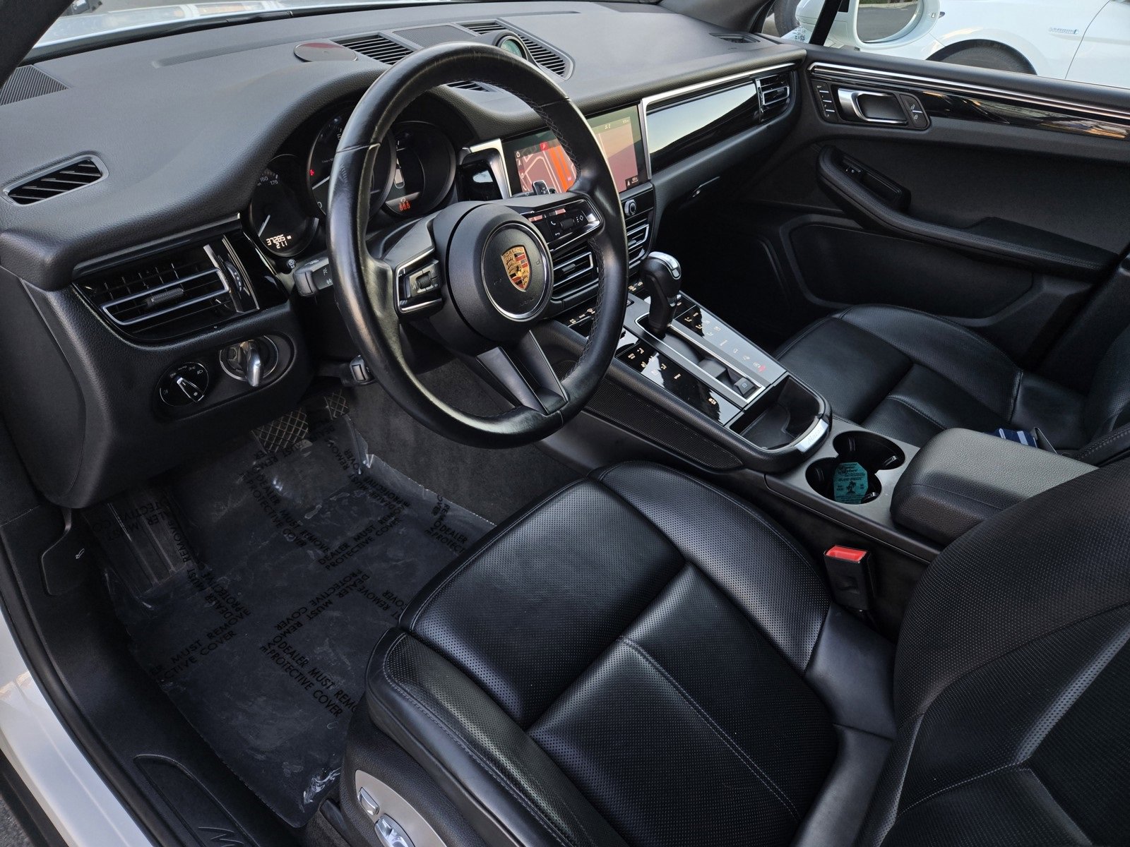 Used 2024 Porsche Macan image 8