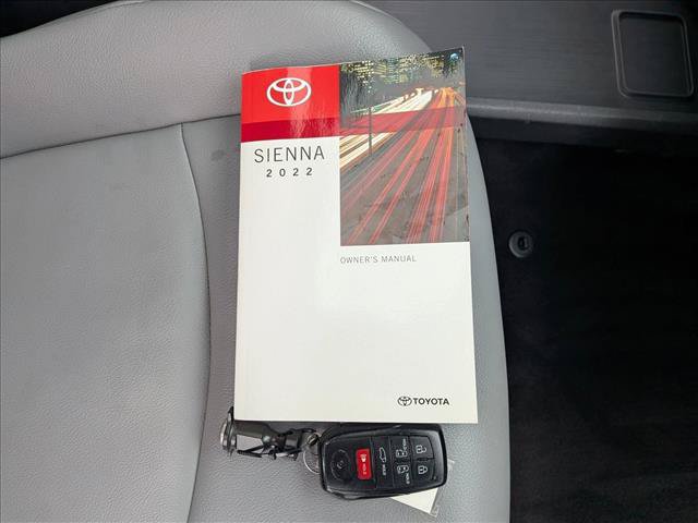Certified 2022 Toyota Sienna XLE FWD image 25