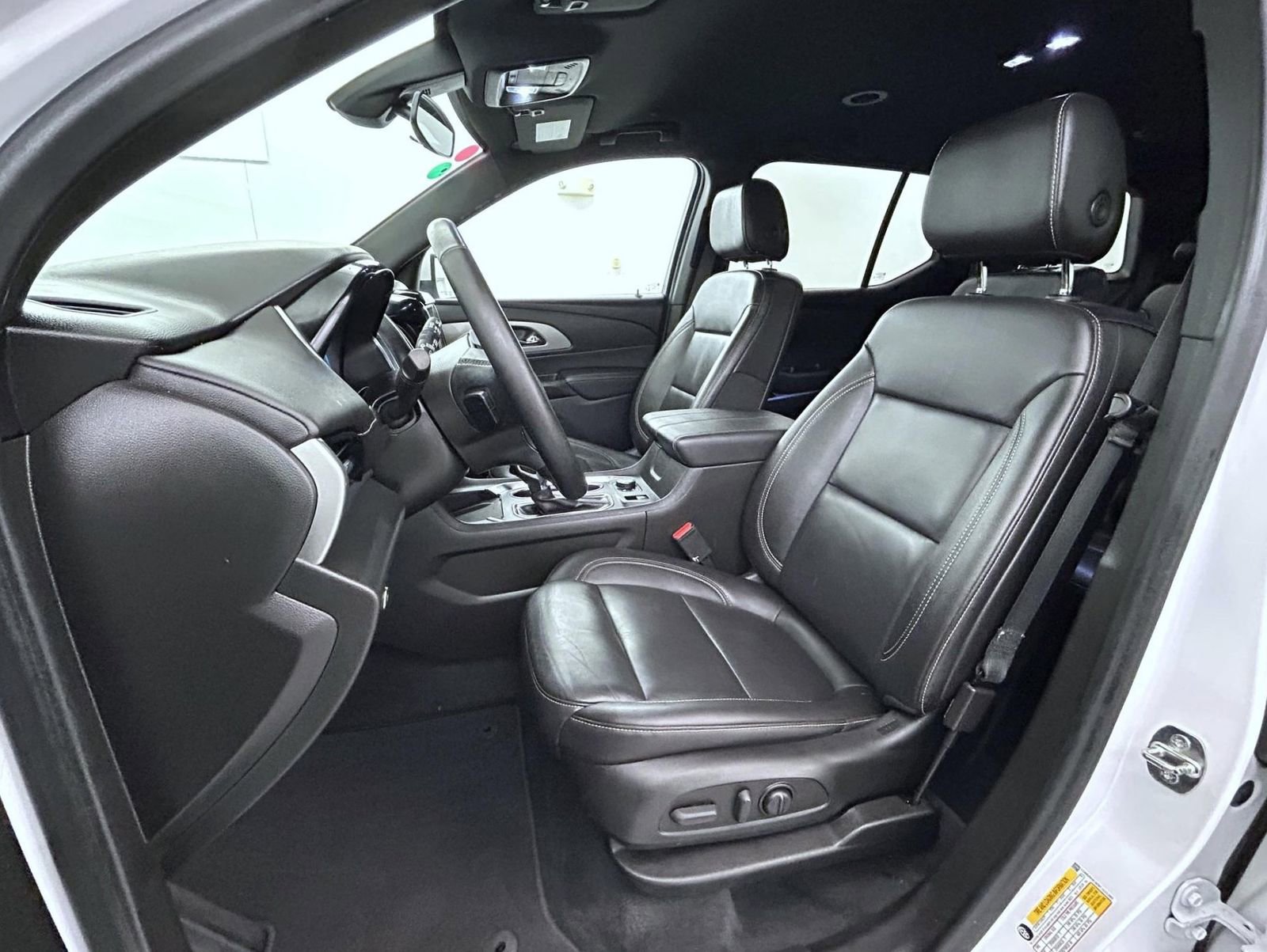 Used 2023 Chevrolet Traverse LT image 10