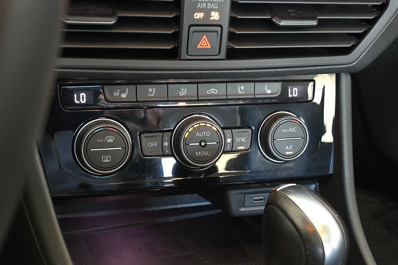 Used 2021 Volkswagen Jetta SEL Premium FWD image 17