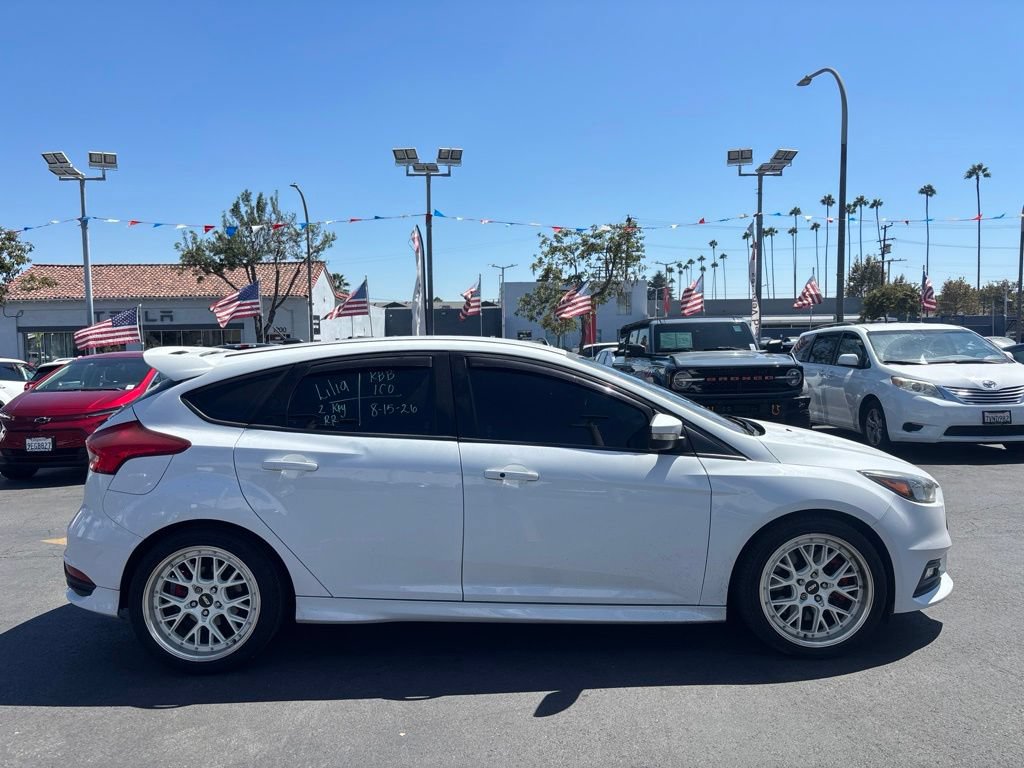 Used 2018 Ford Focus ST FWD image 3