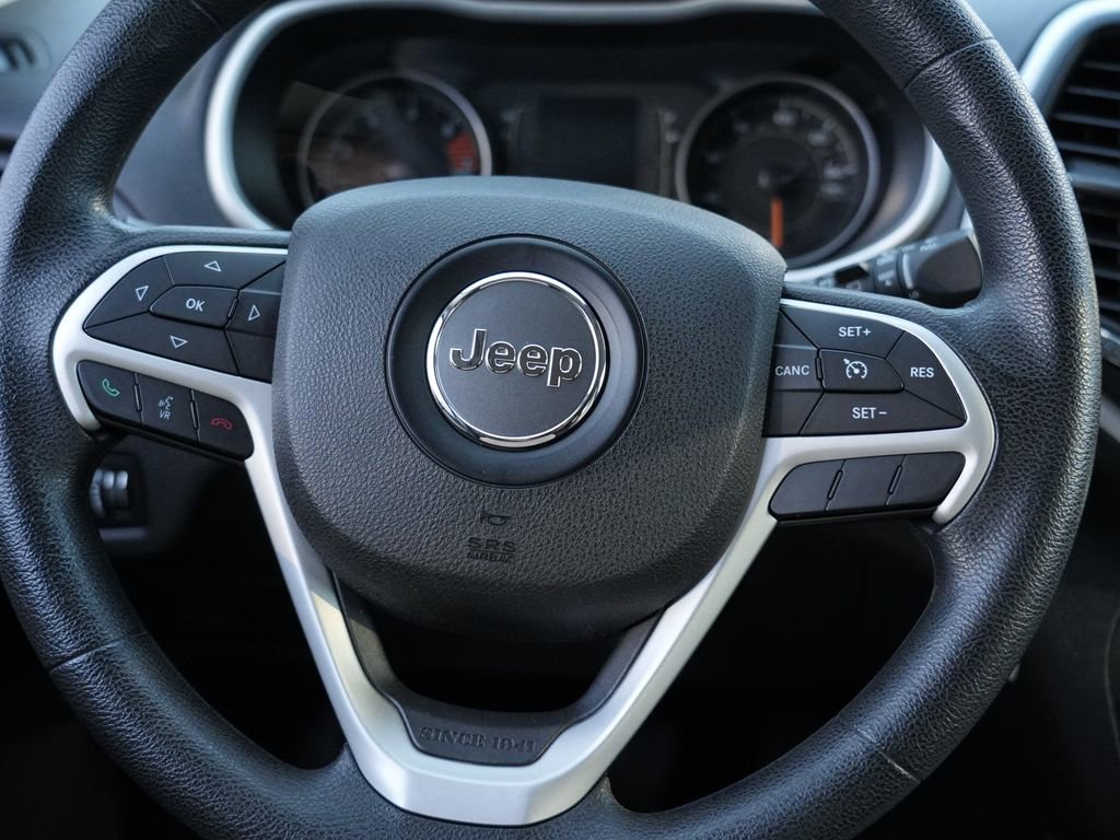 Used 2017 Jeep Cherokee Sport image 23