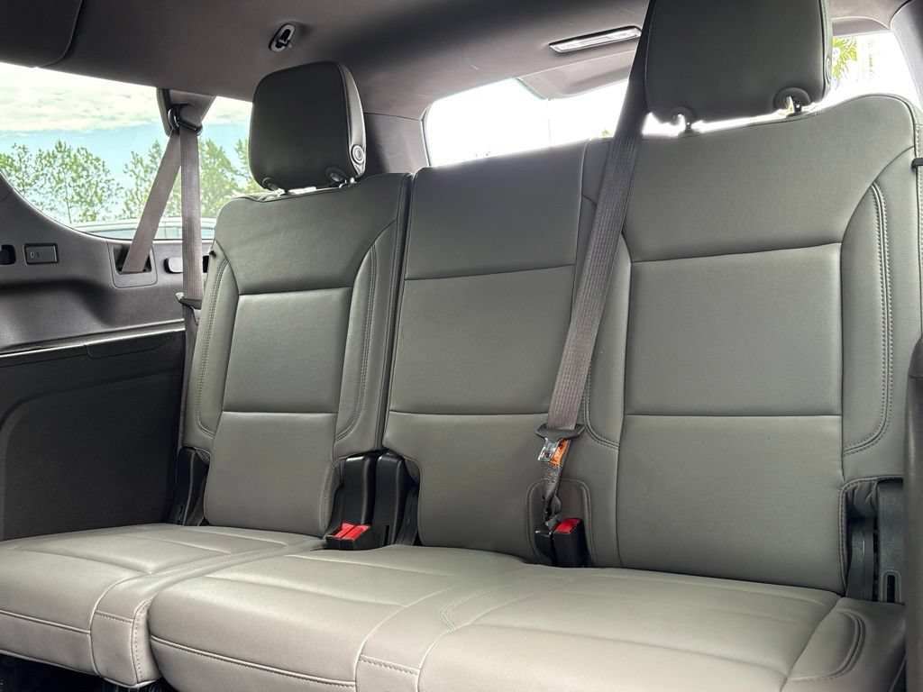 Used 2024 Chevrolet Suburban LT RWD image 27