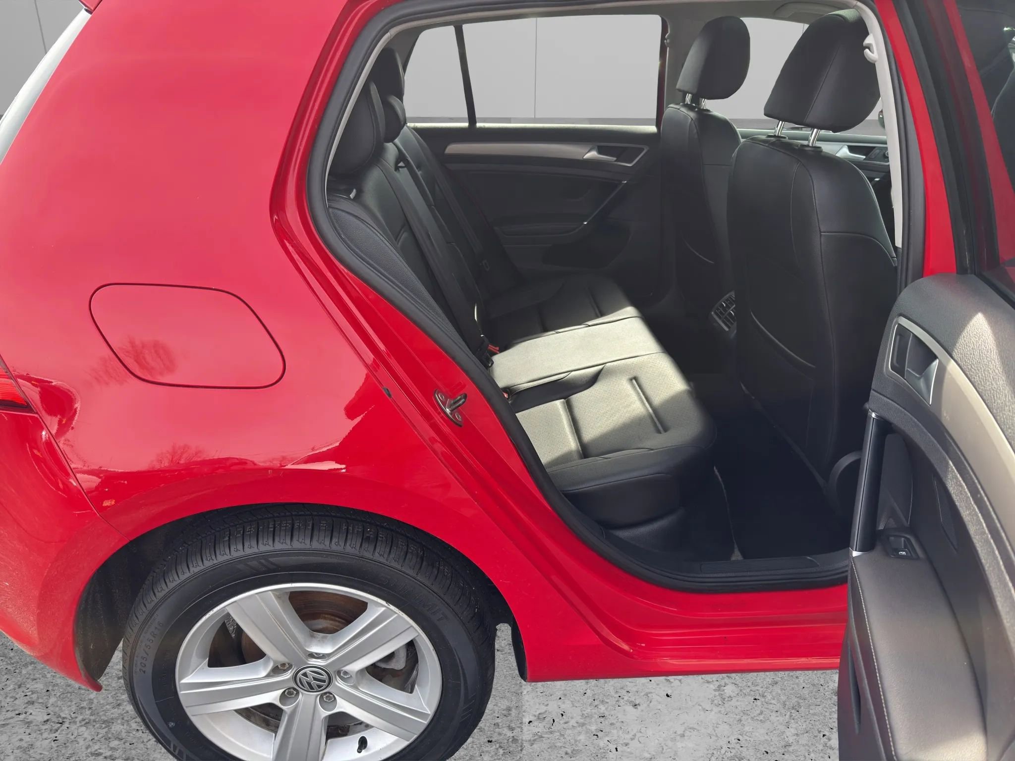 Used 2017 Volkswagen Golf Wolfsburg Edition image 14